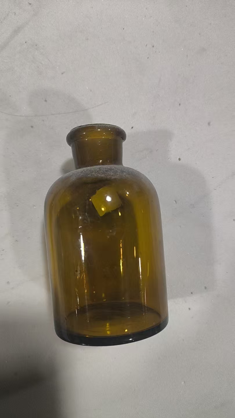 棕色滴瓶瓶身