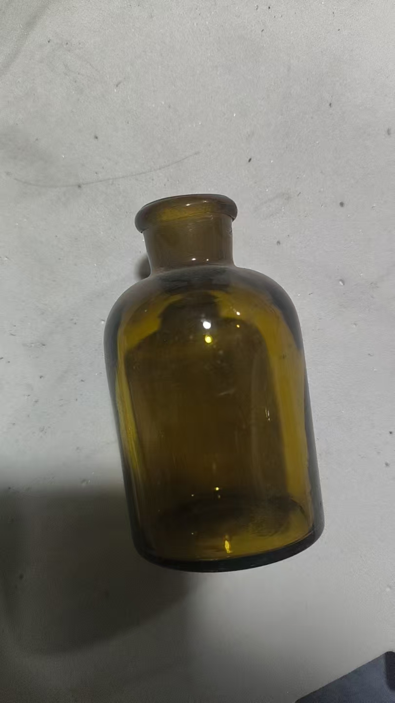 棕色滴瓶瓶身