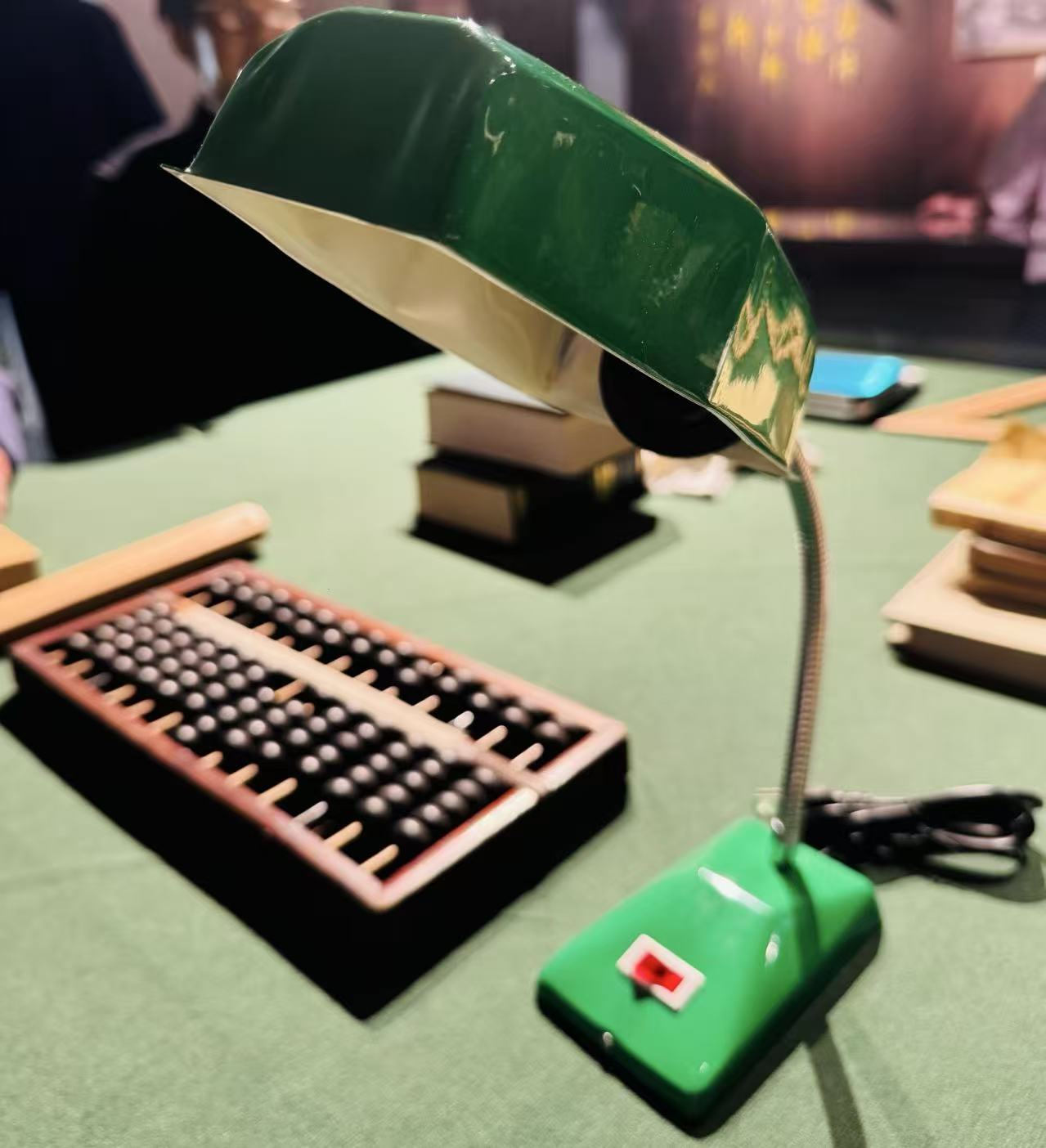 绿色台灯