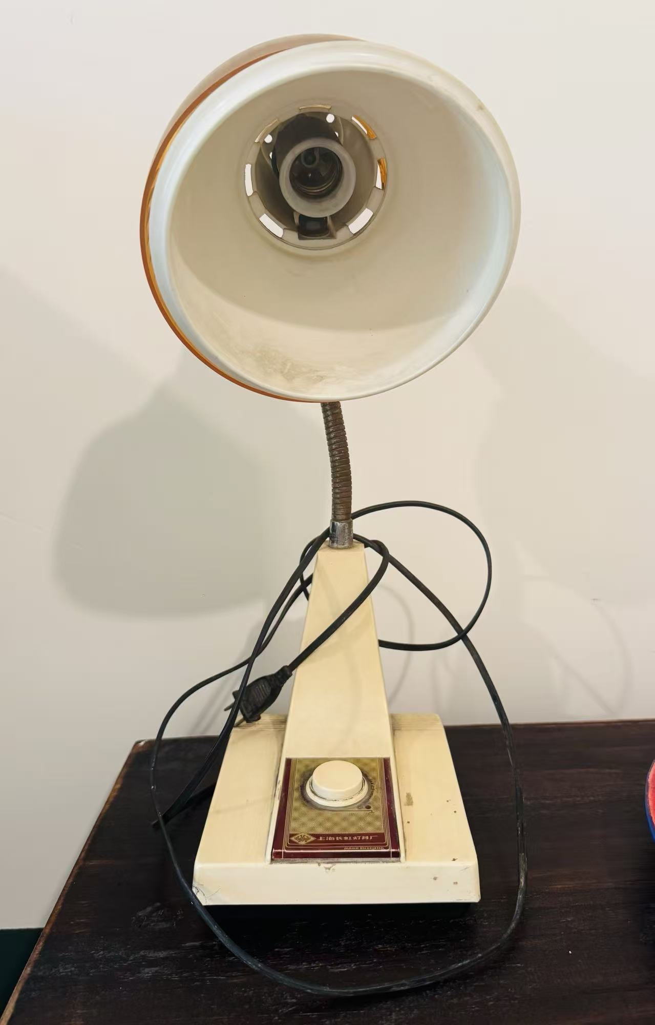 长虹牌BT451型老式台灯