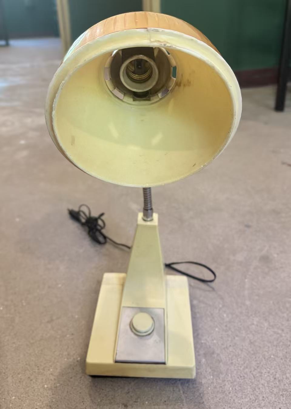 BT451型老式台灯