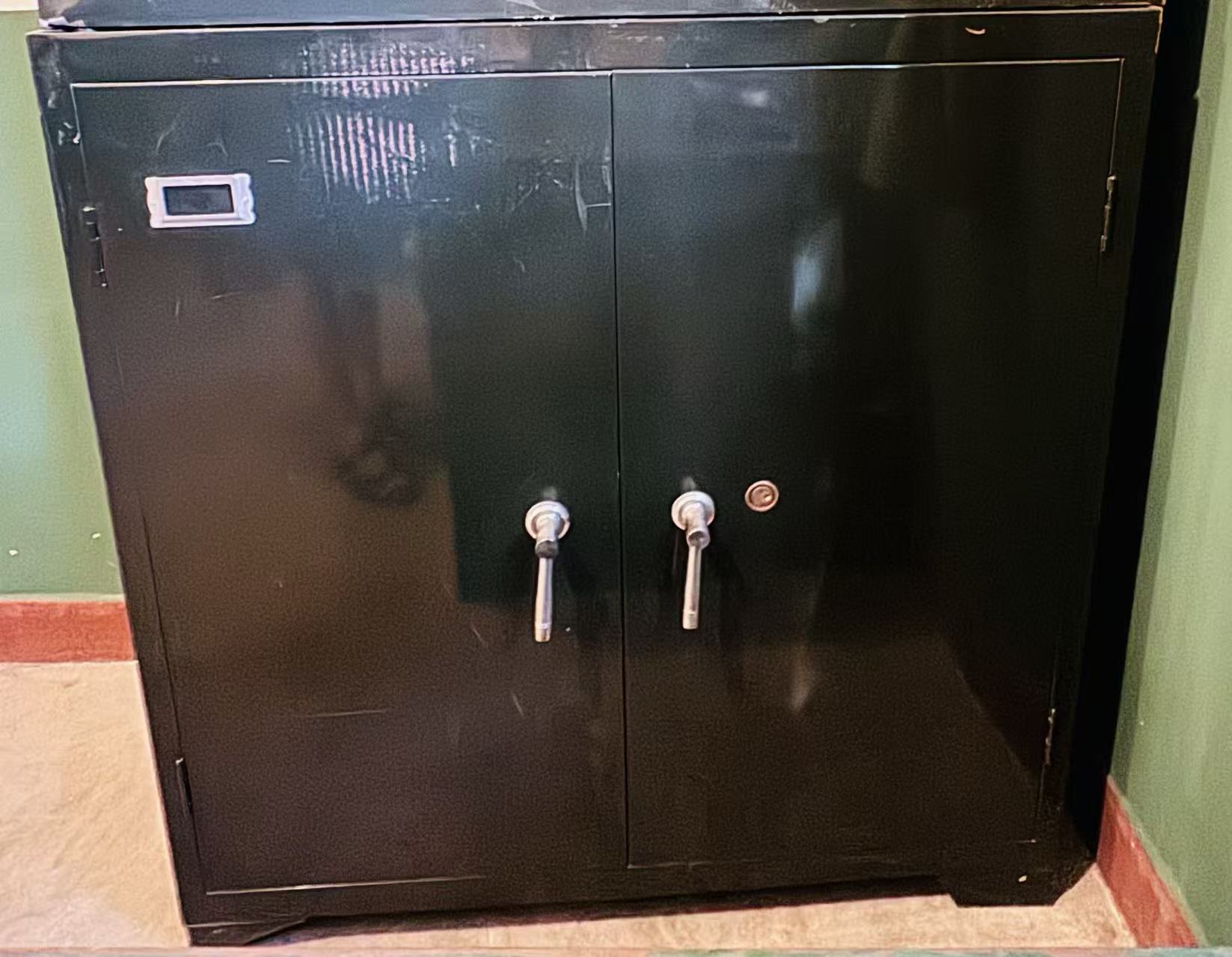 绿色铁皮柜