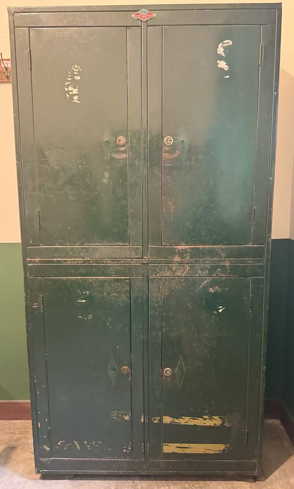 四开门铁皮柜