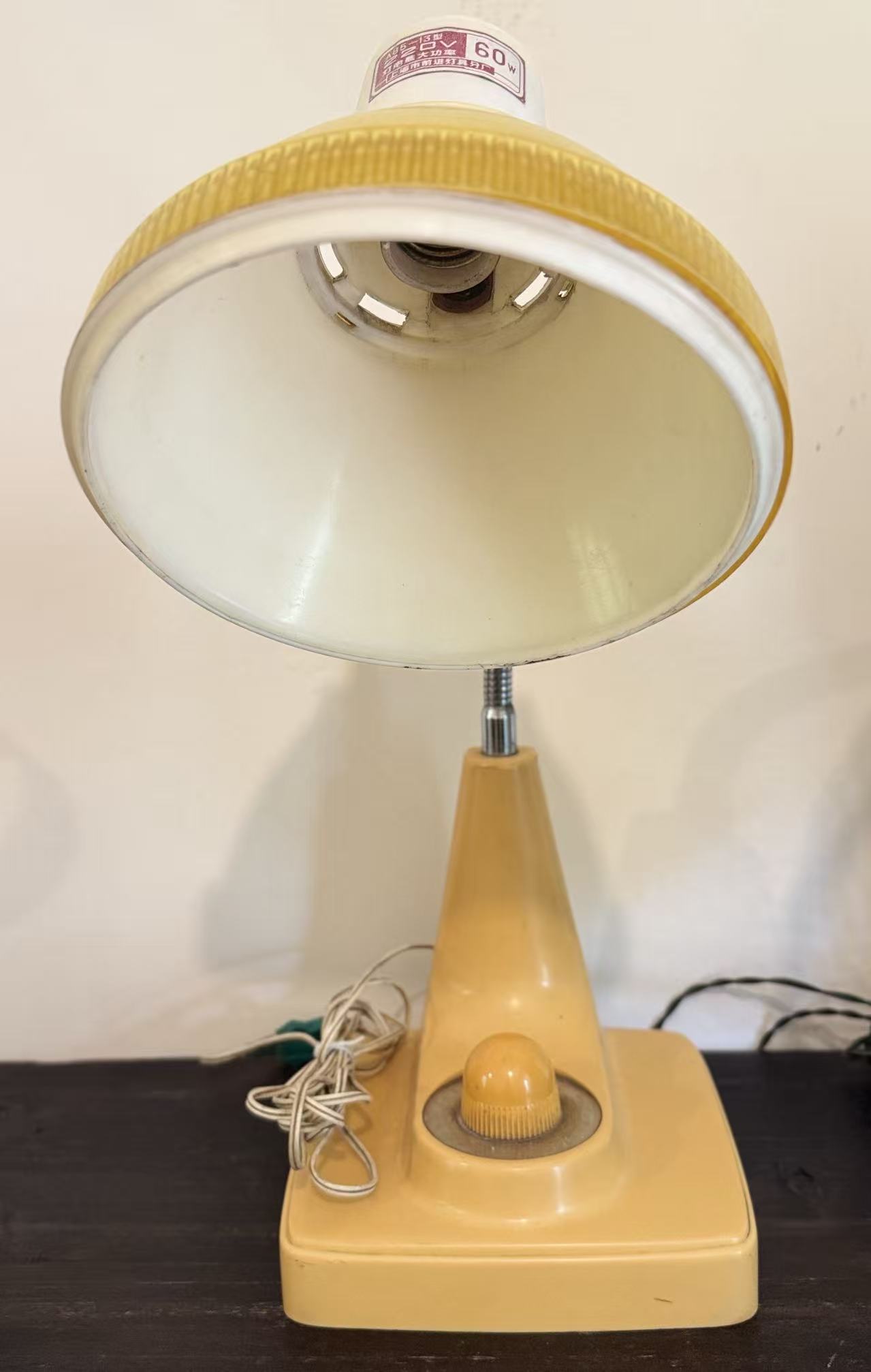 A85-13型老式台灯