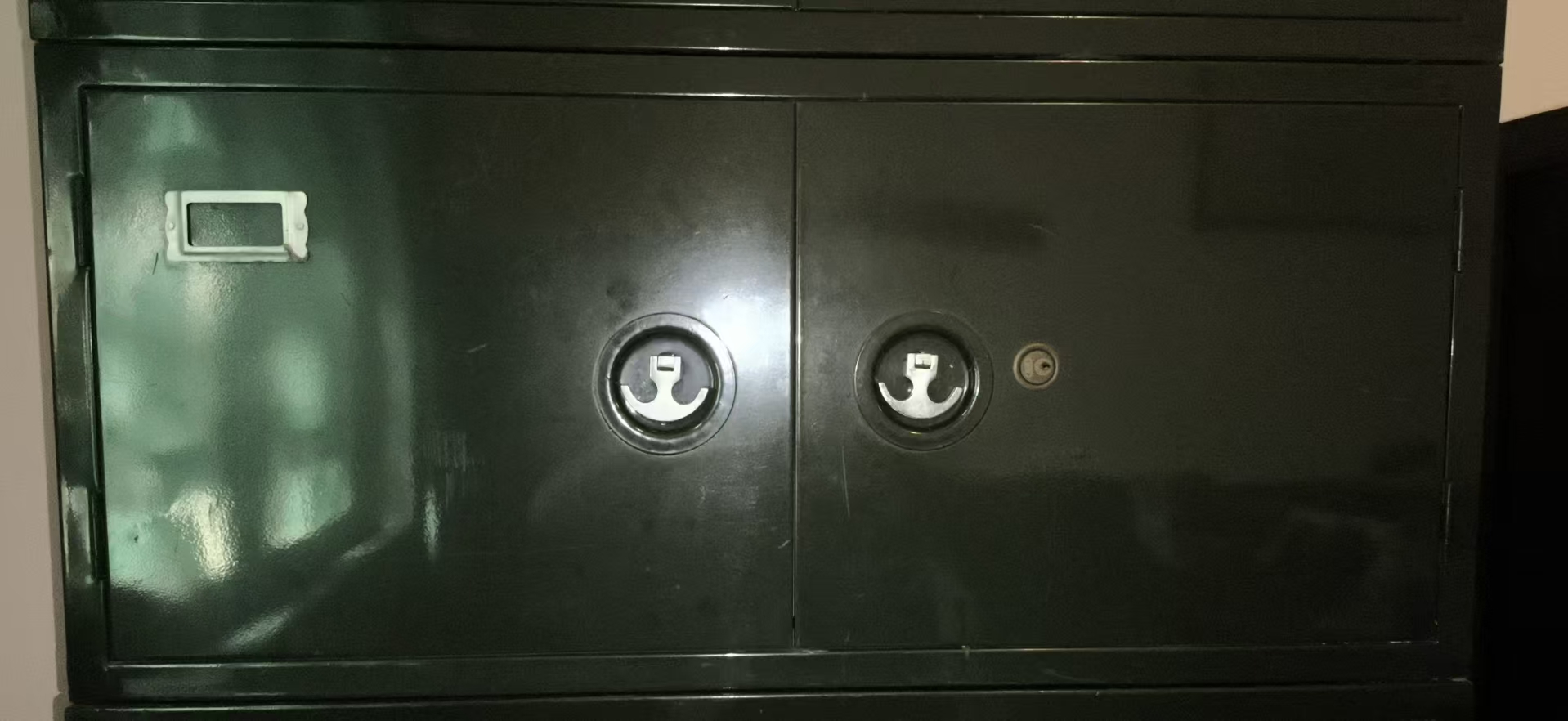 双开门小铁皮柜
