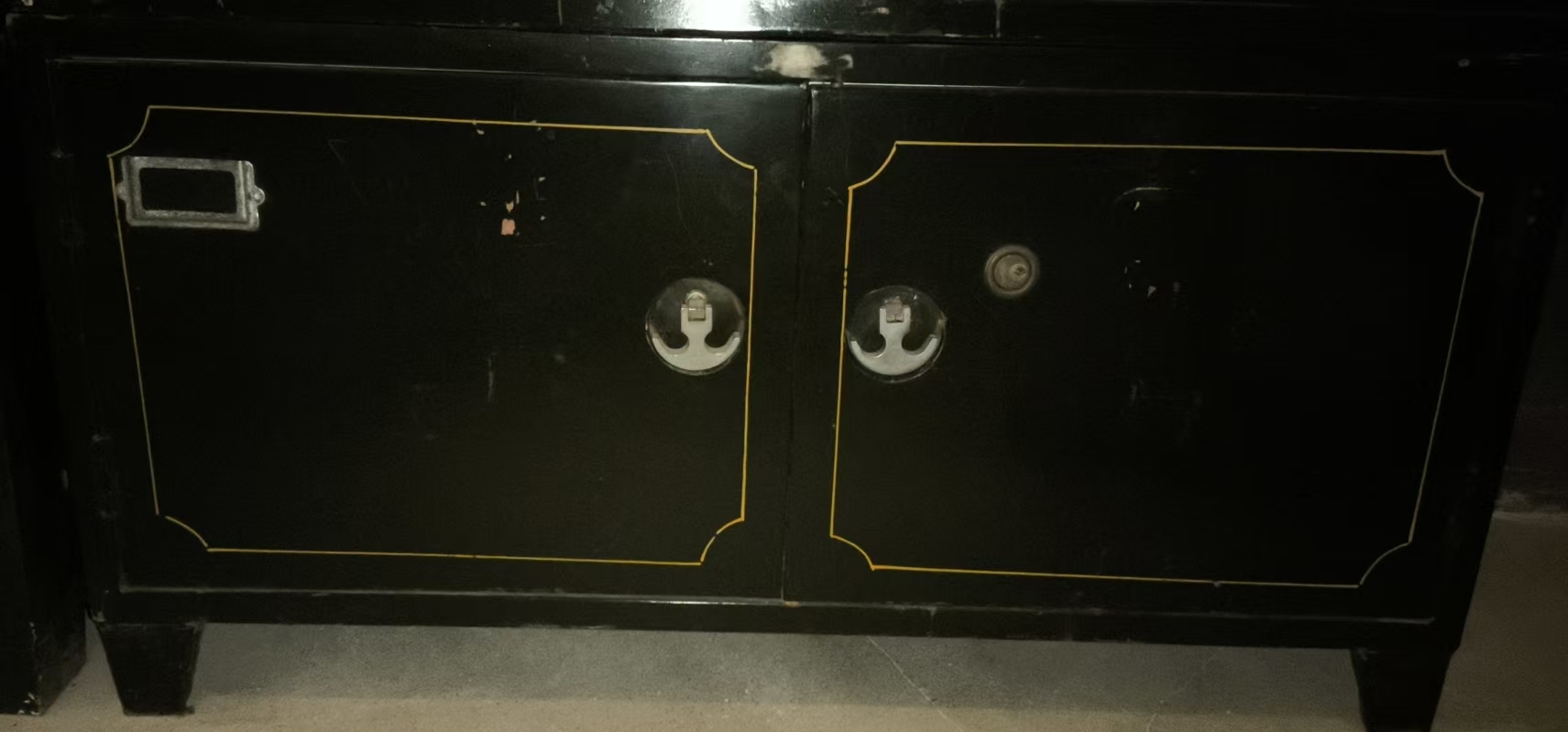 双开门小铁皮柜