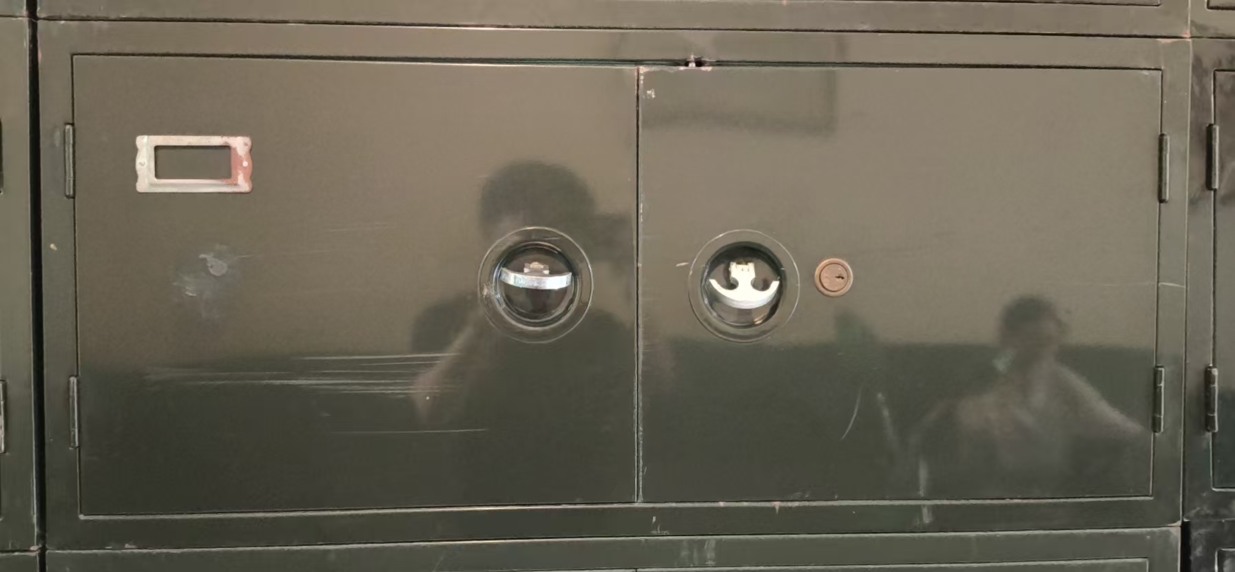 双开门小铁皮柜
