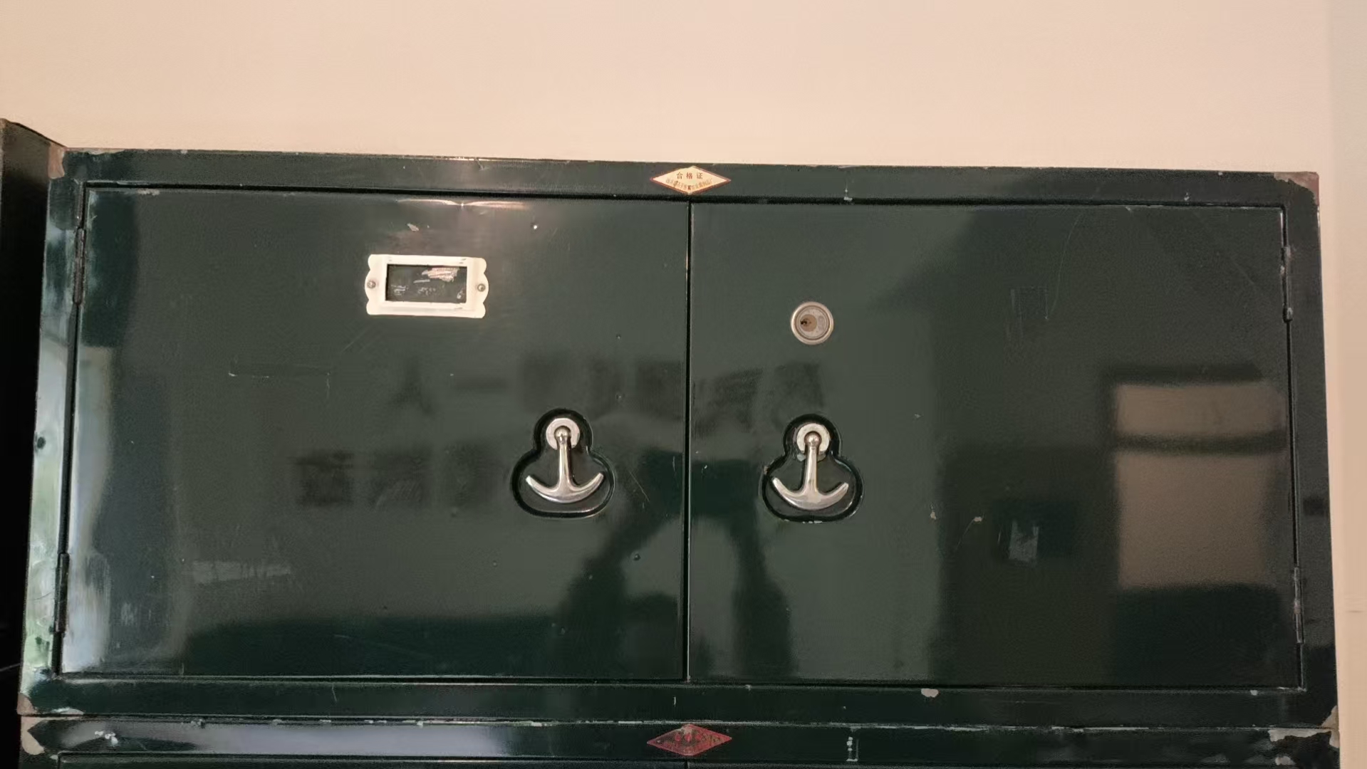 双开门小铁皮柜
