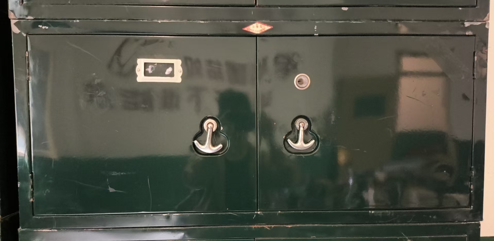 双开门小铁皮柜