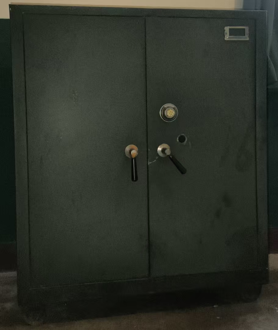 双开门铁皮柜