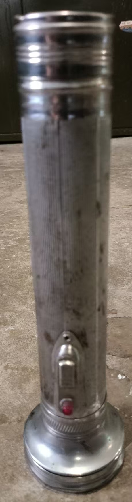 老式手电筒