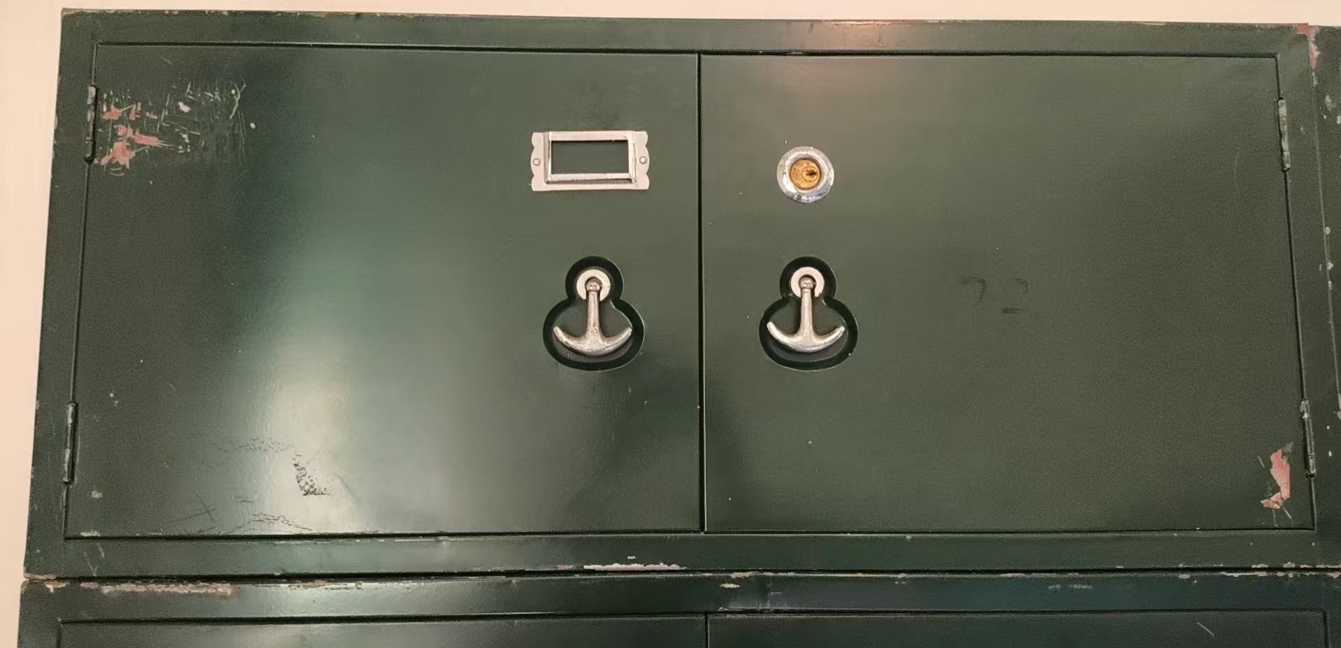 双开门小铁皮柜