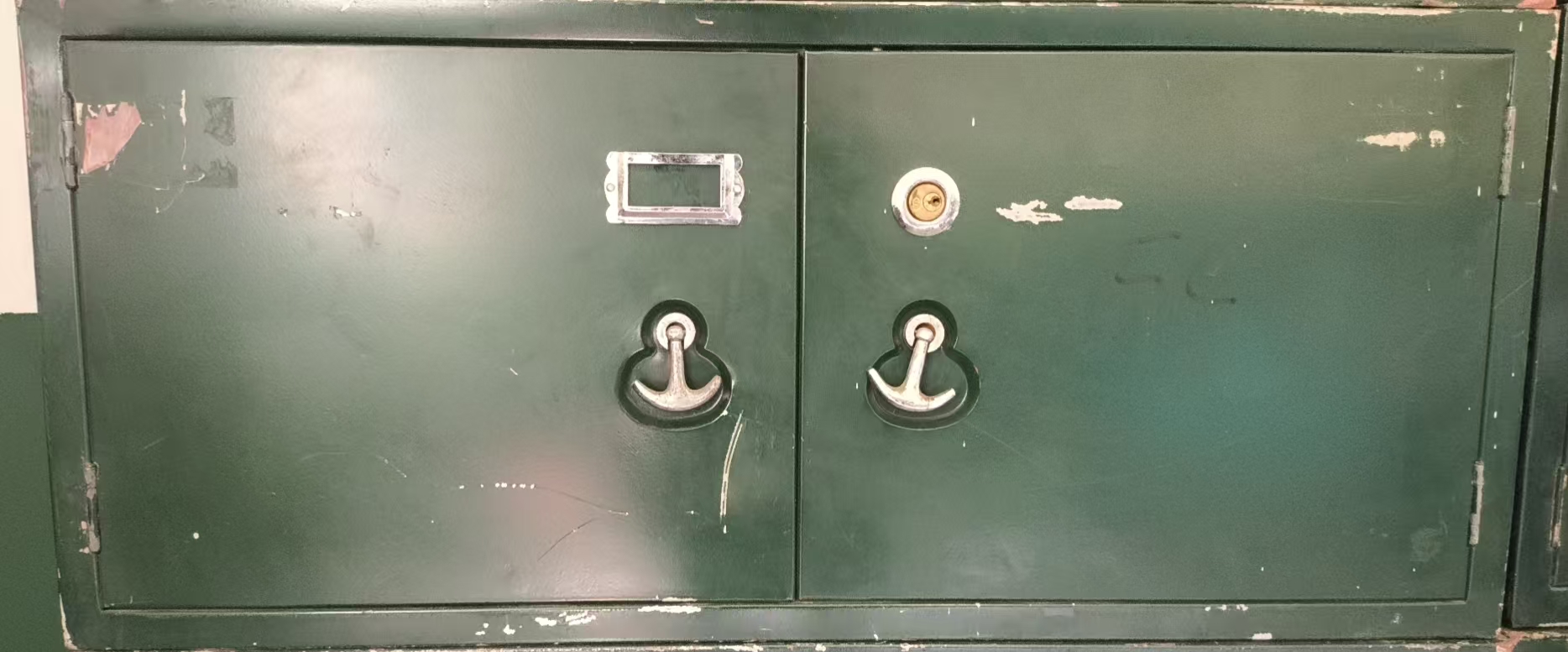 双开门小铁皮柜