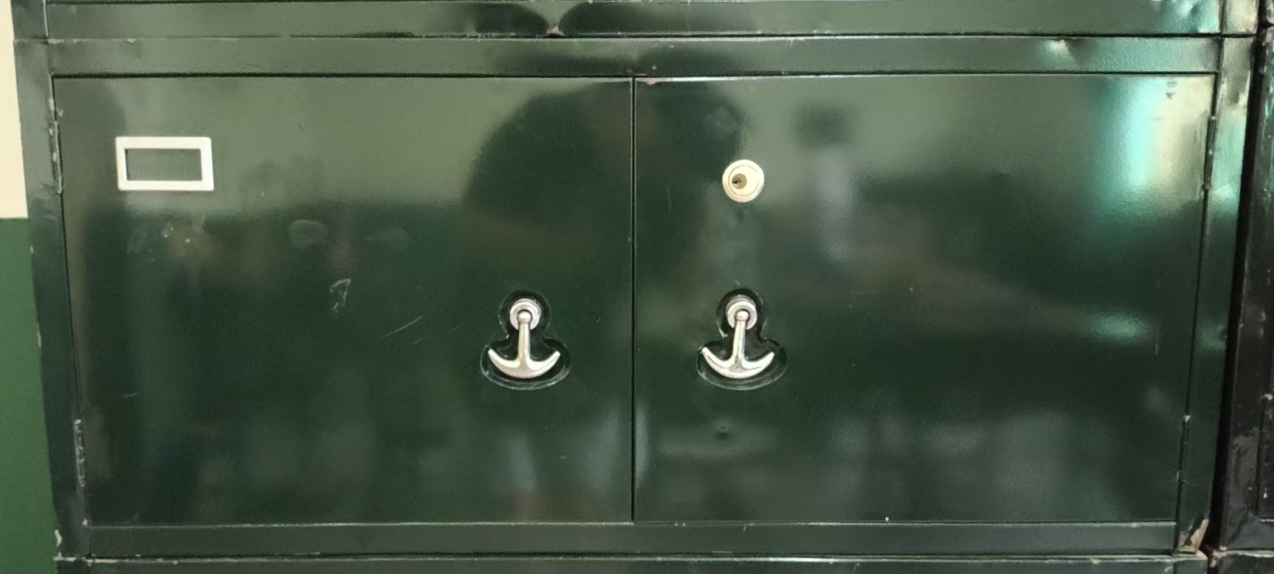 双开门小铁皮柜