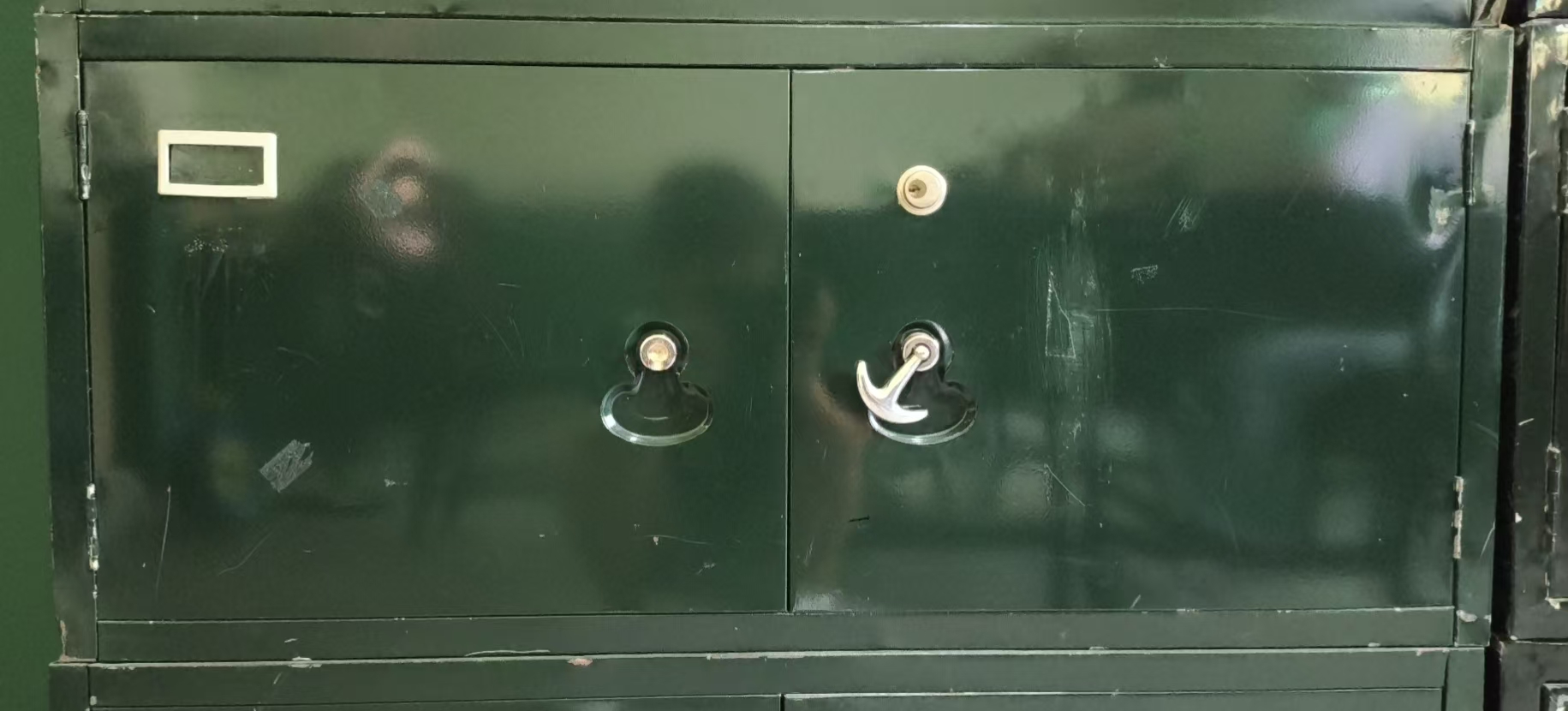 双开门小铁皮柜
