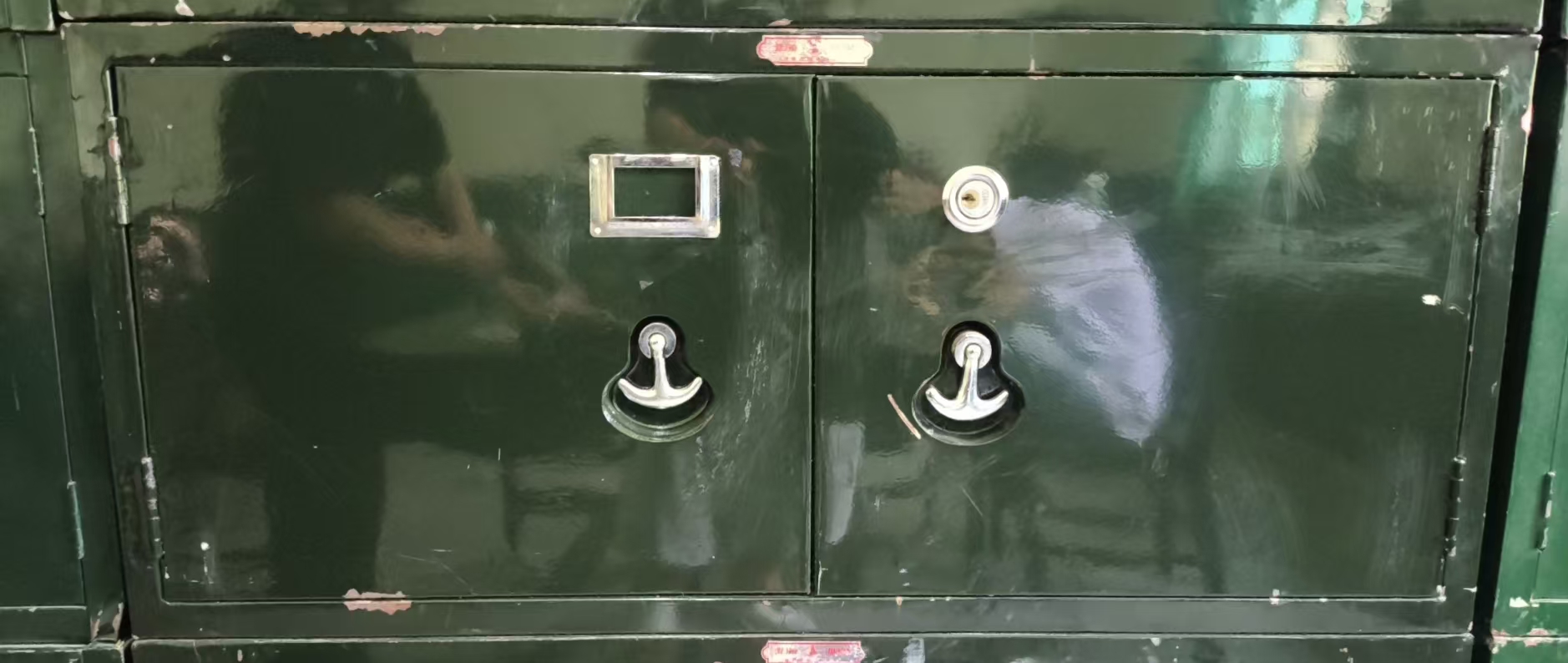 北海牌双开门小铁皮柜