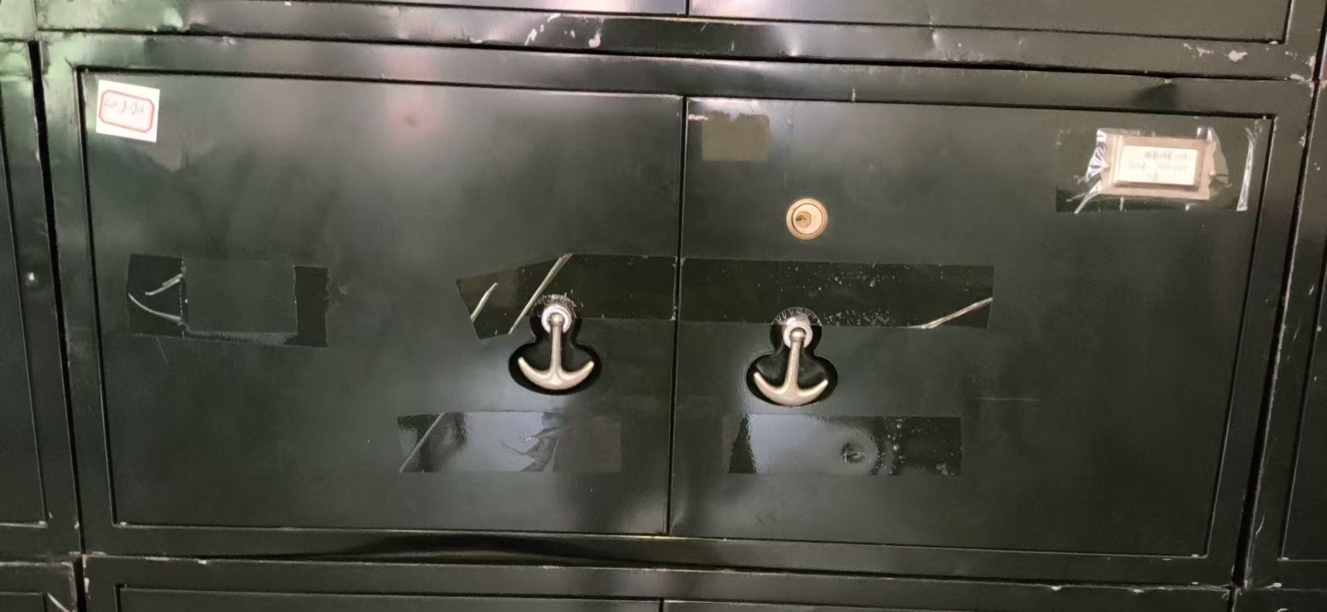 双开门小铁皮柜