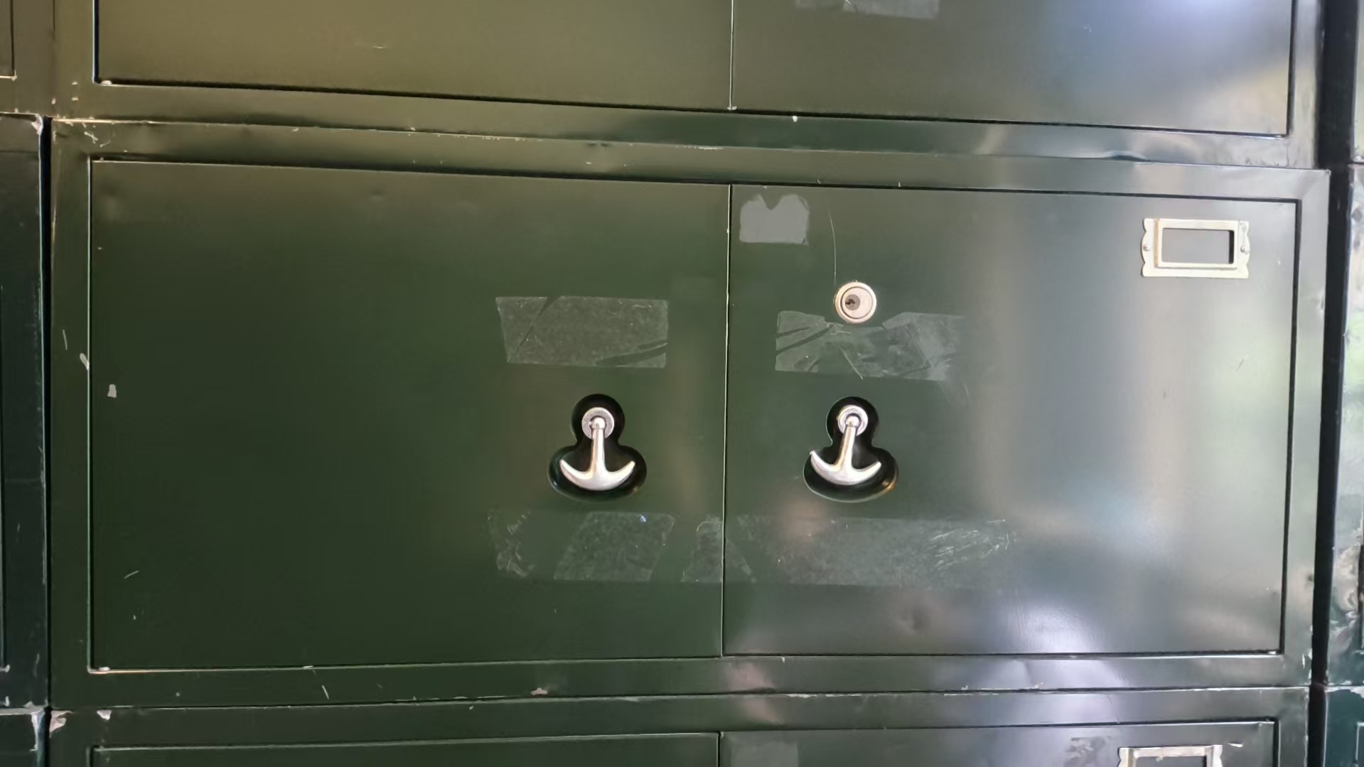 双开门小铁皮柜