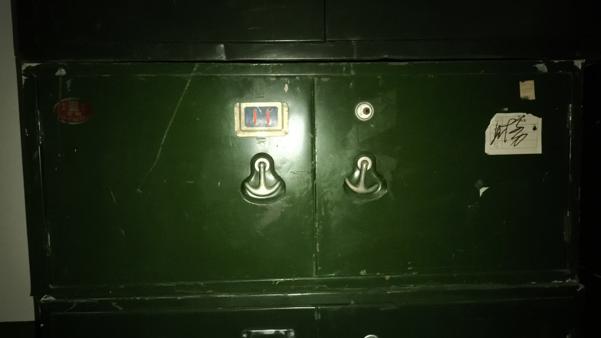 金猫牌双开门小铁皮柜