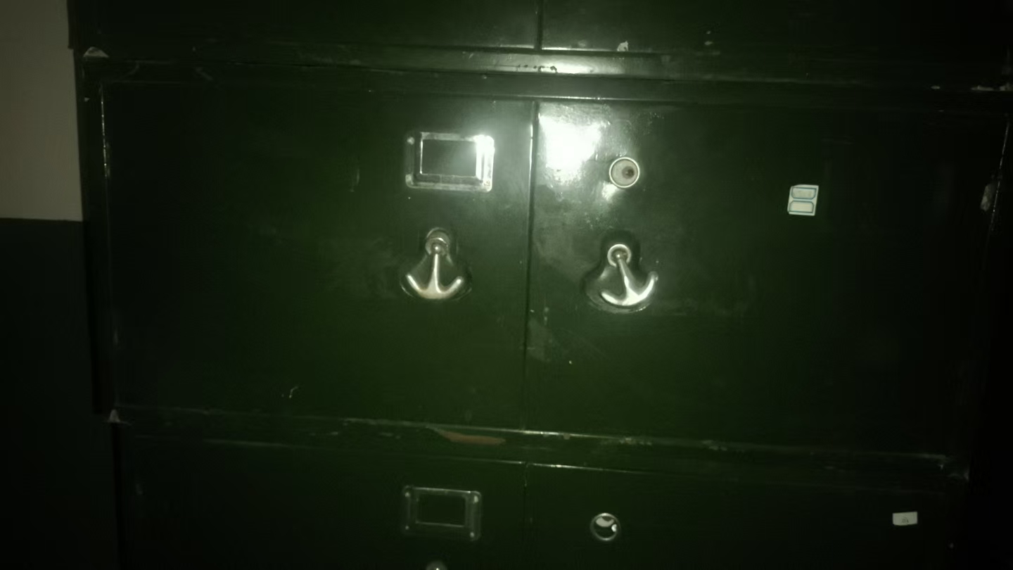 双开门小铁皮柜