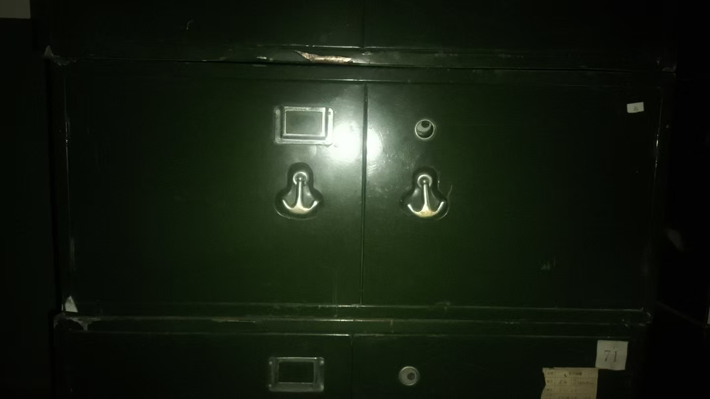 双开门小铁皮柜