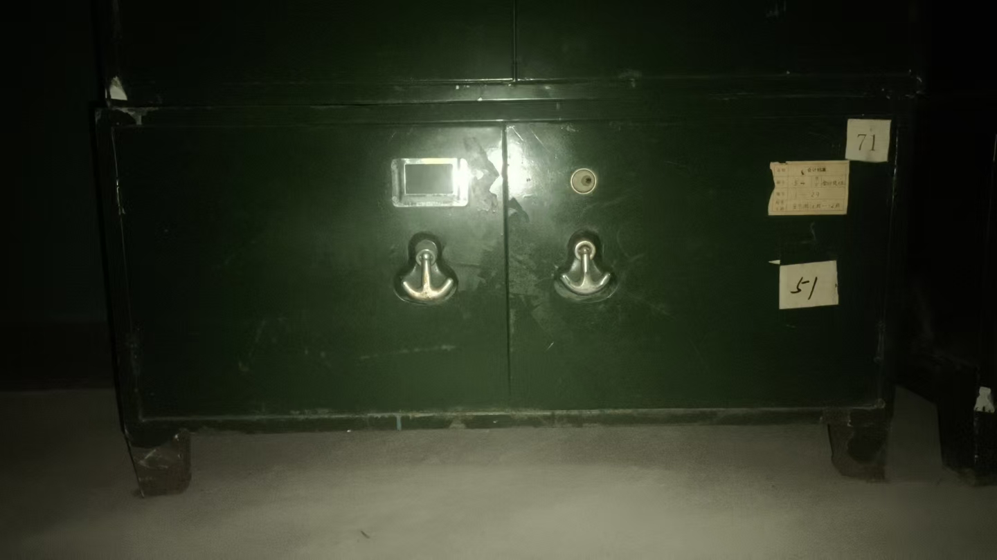 双开门小铁皮柜