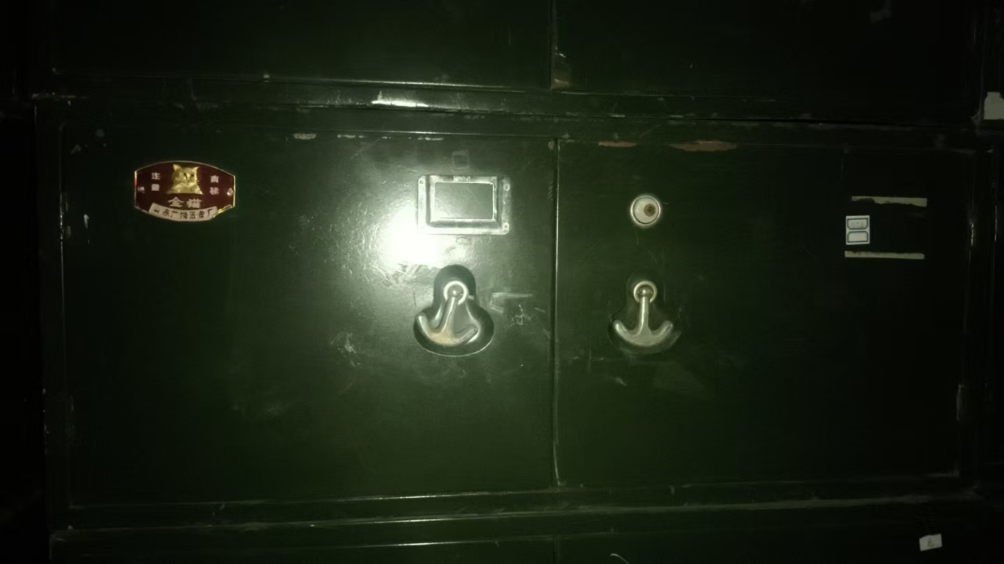 金猫牌双开门小铁皮柜