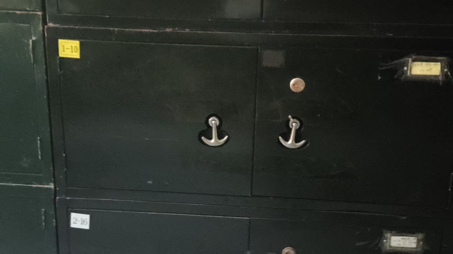 双开门小铁皮柜