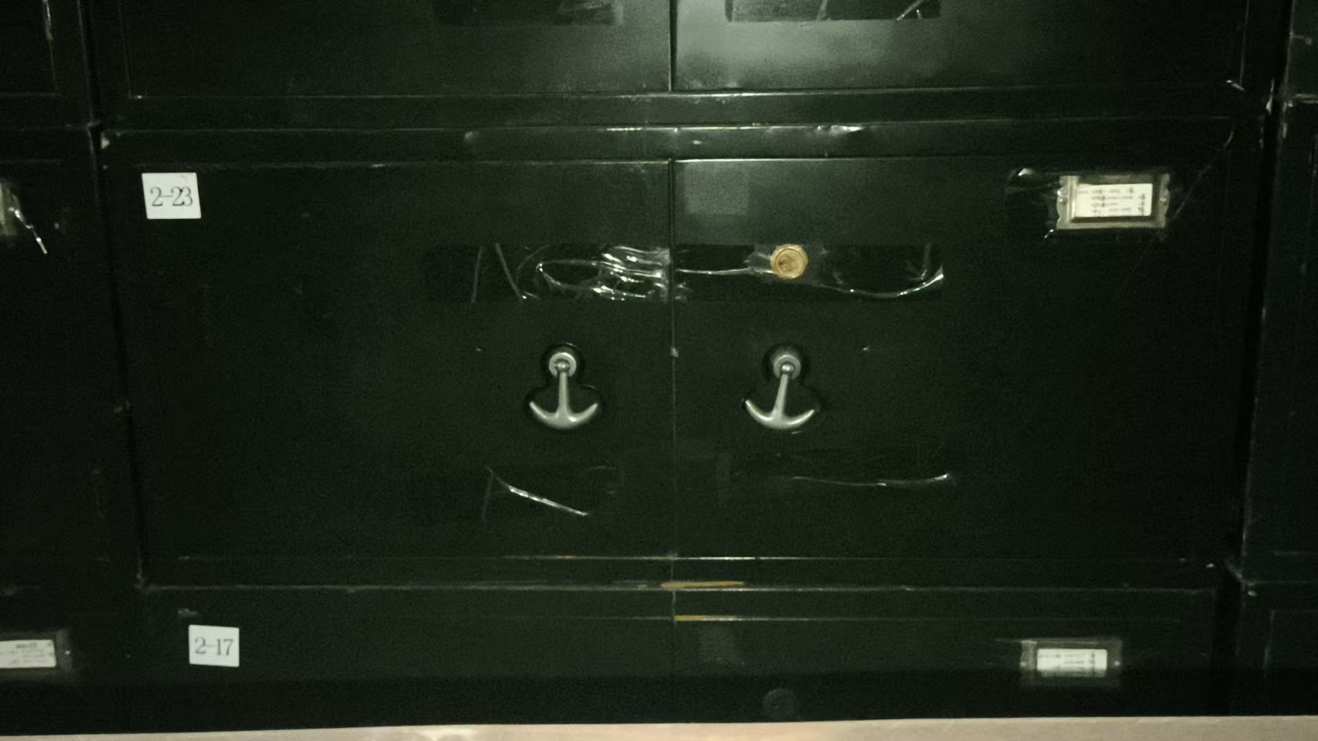 双开门小铁皮柜