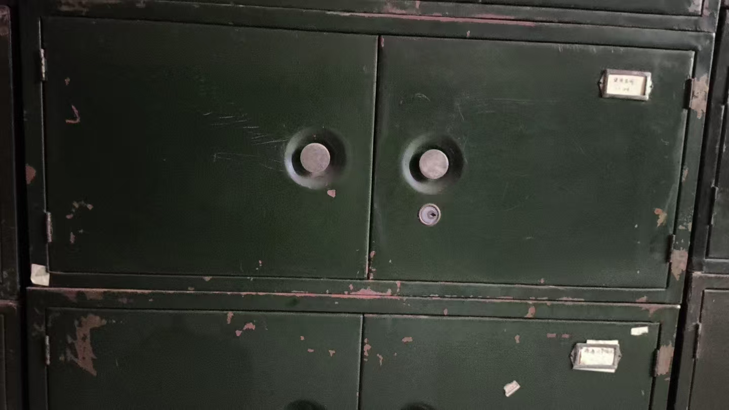 双开门小铁皮柜