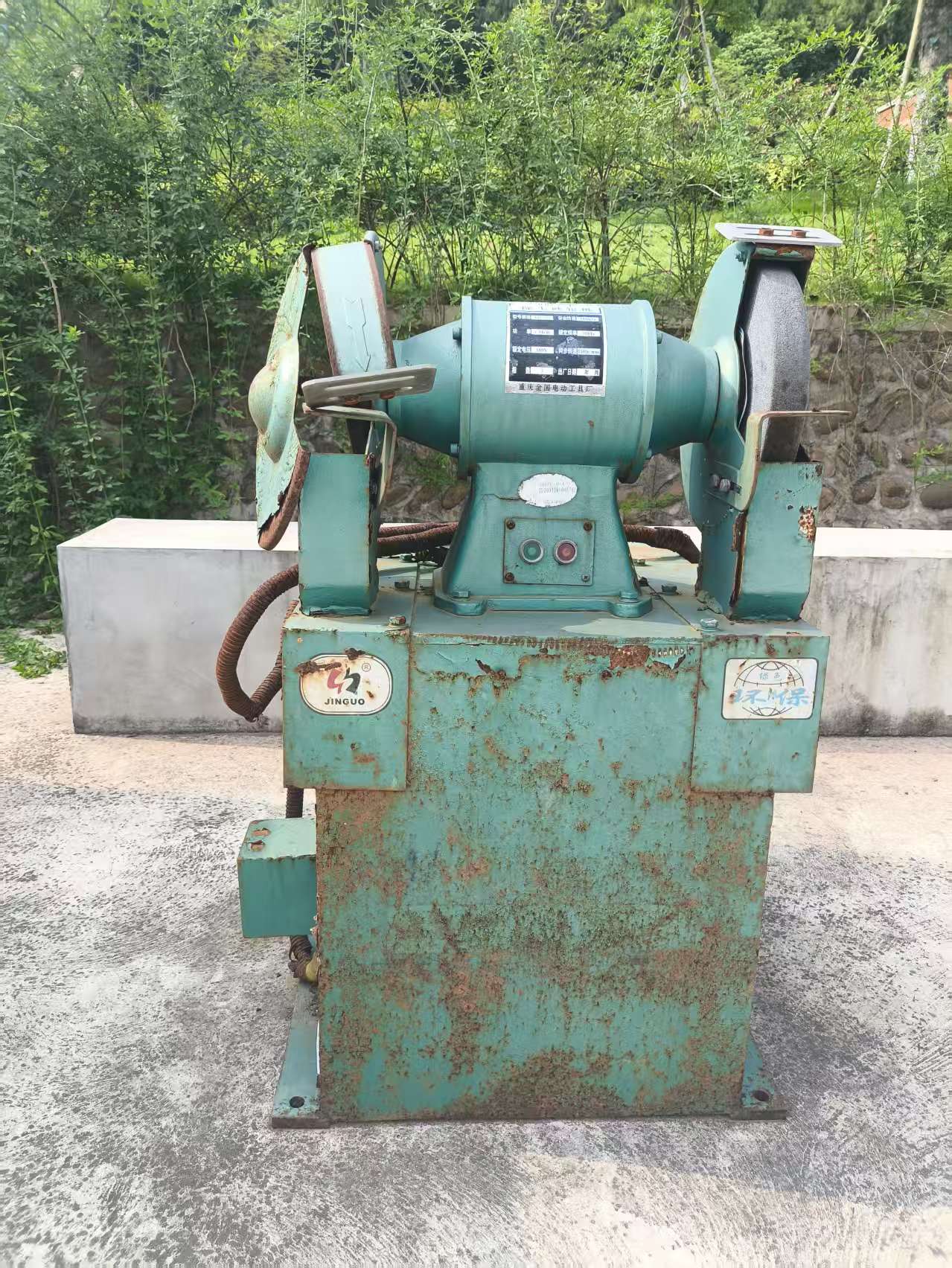 M3330型 300毫米除尘砂轮机