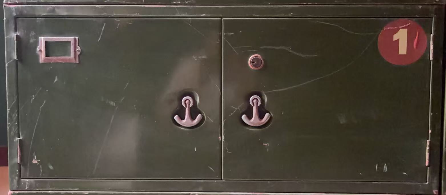 双开门小铁皮柜