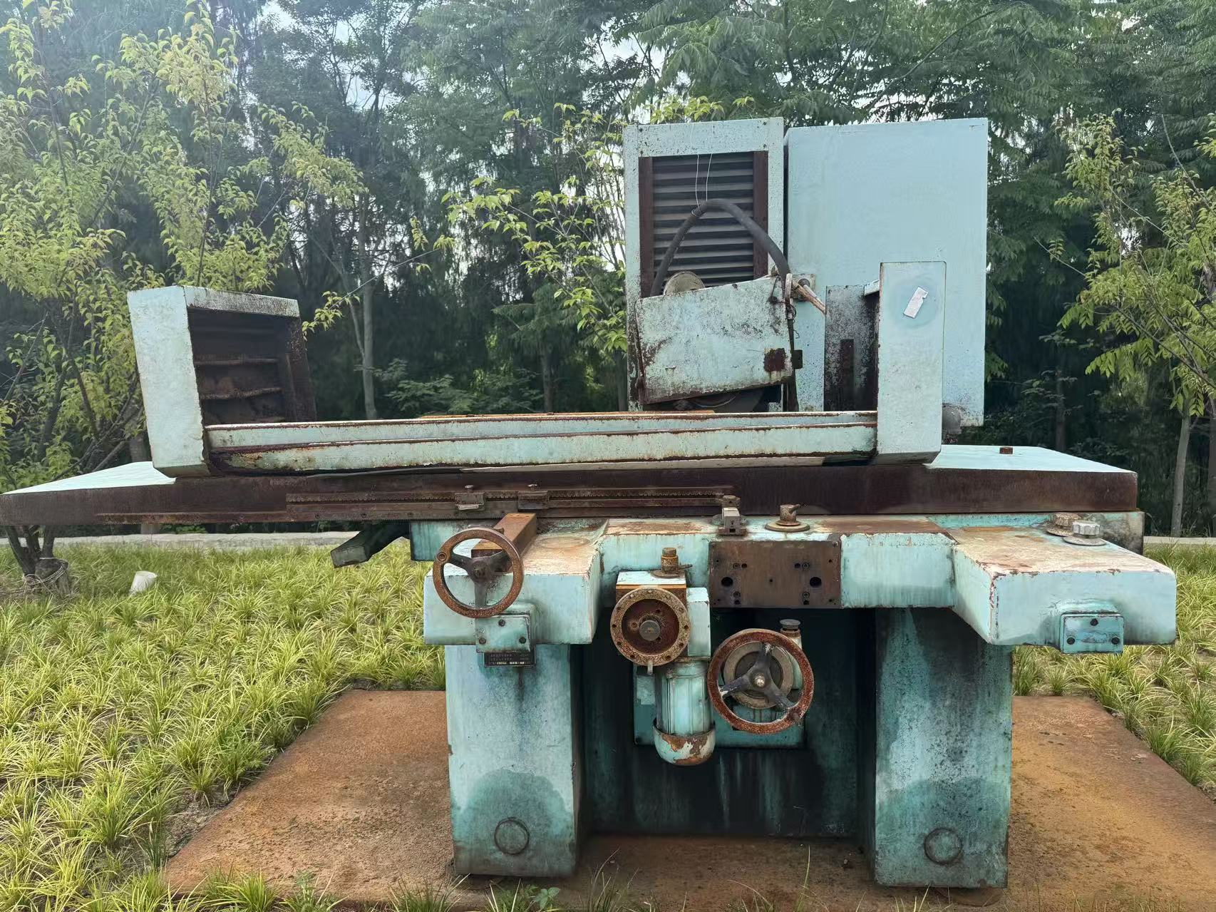 M7140AX8
卧轴矩台平面磨床