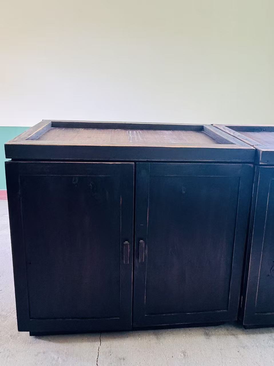 木质双开门柜