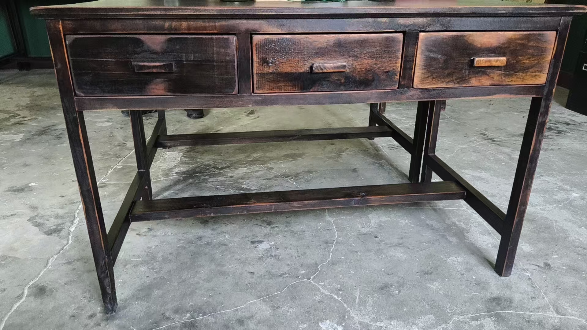 木桌