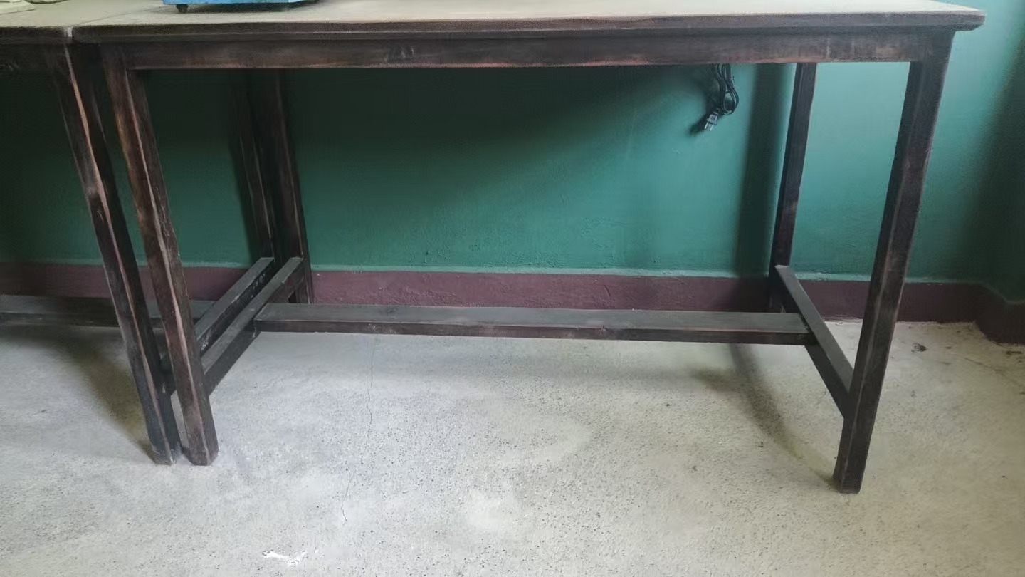 木桌
