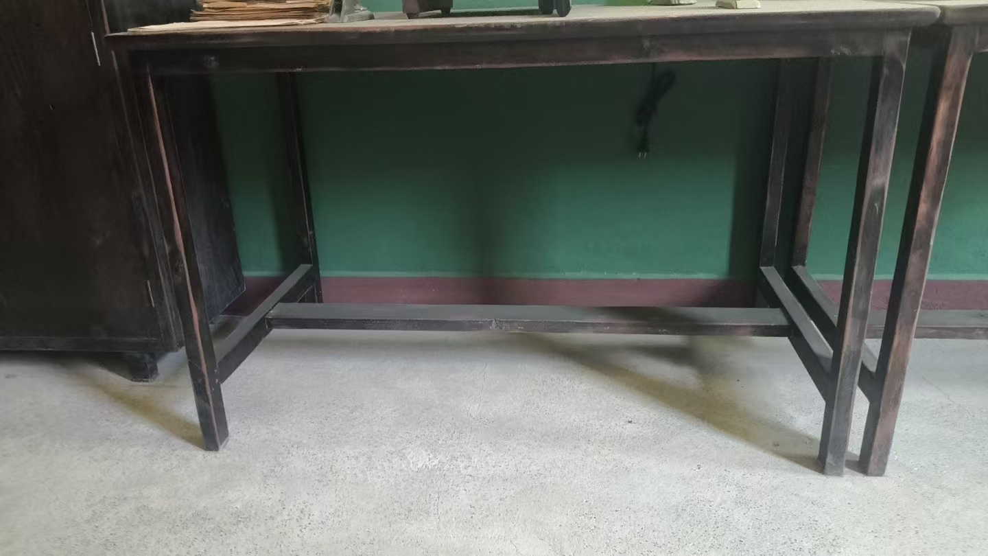 木桌