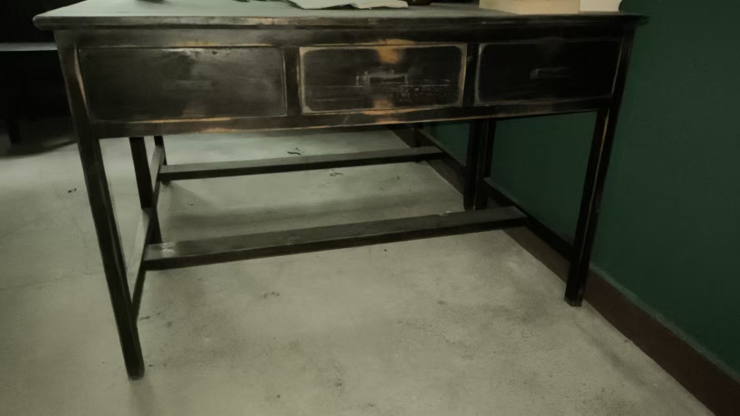 木桌