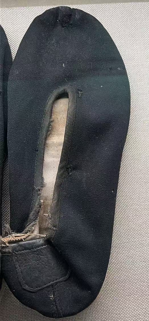 李英杰穿过的布鞋右脚
