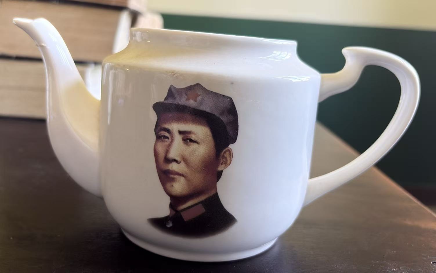 毛主席头像陶瓷茶壶身
