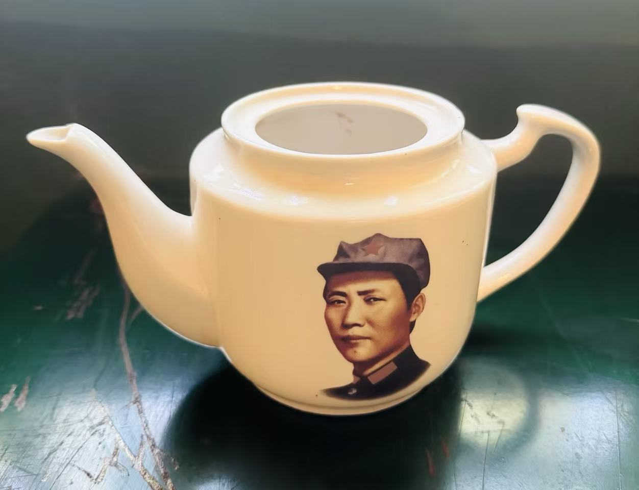 毛主席头像陶瓷茶壶身