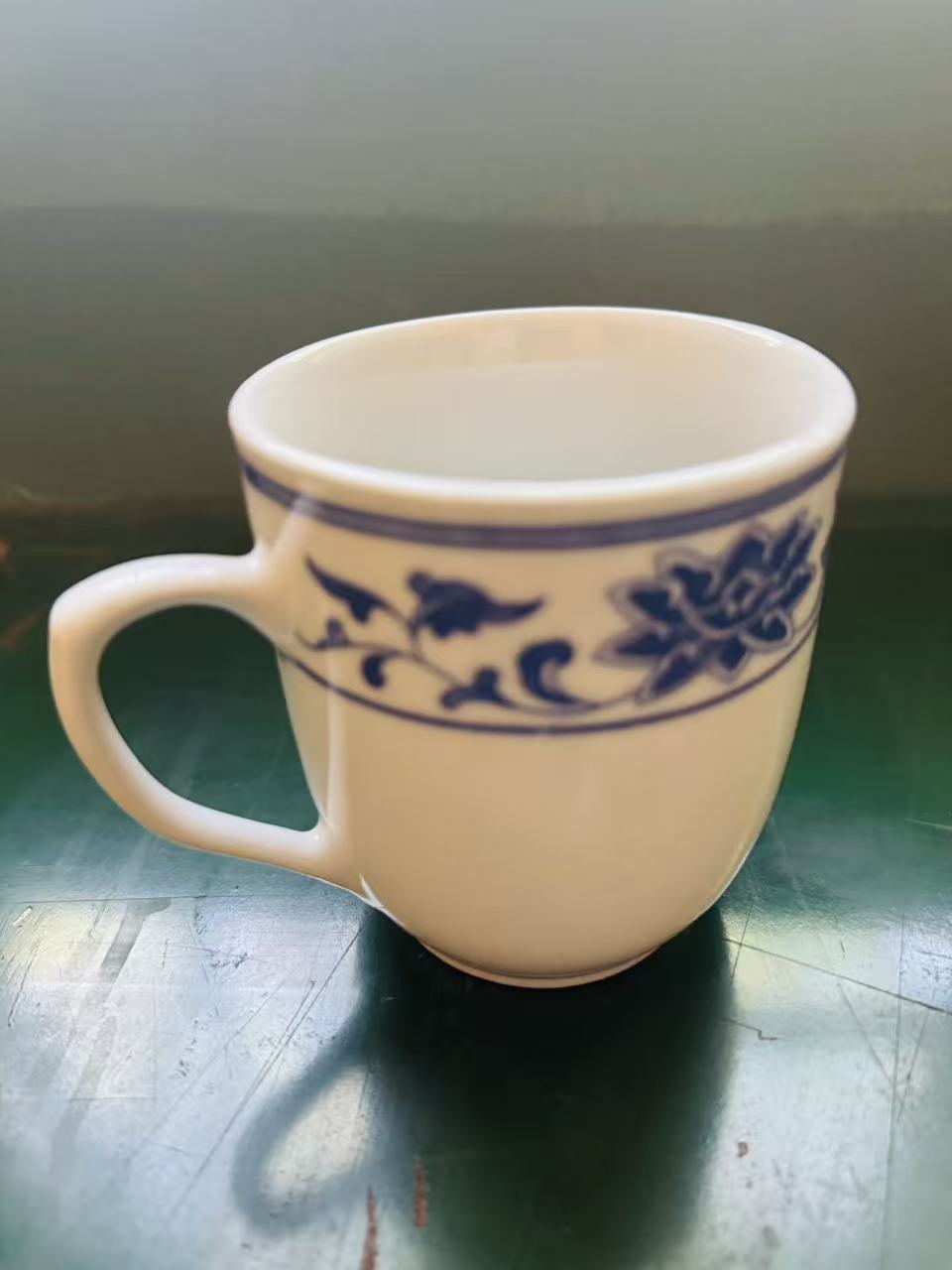 瓷杯身