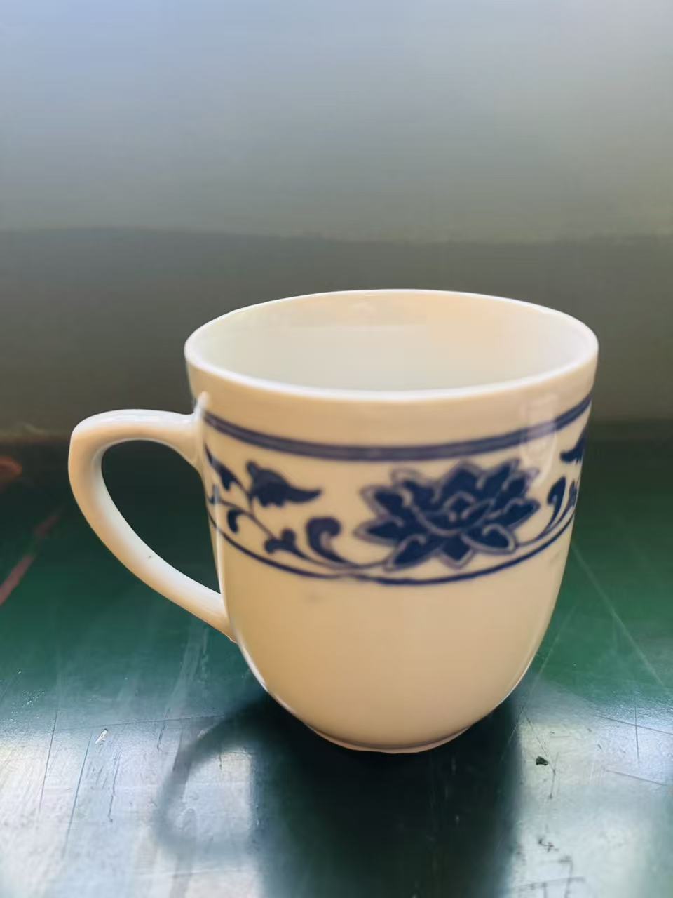 瓷杯身