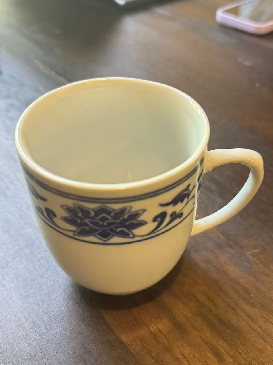瓷杯身