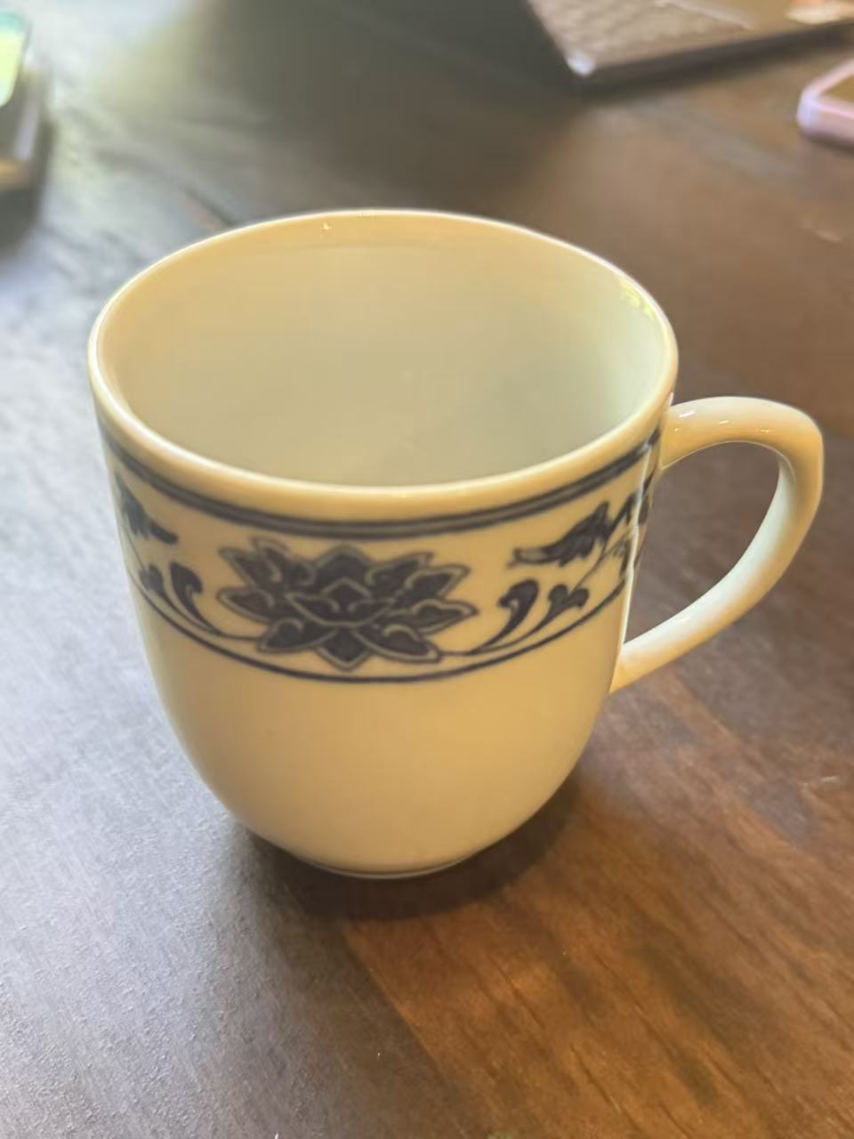 瓷杯身