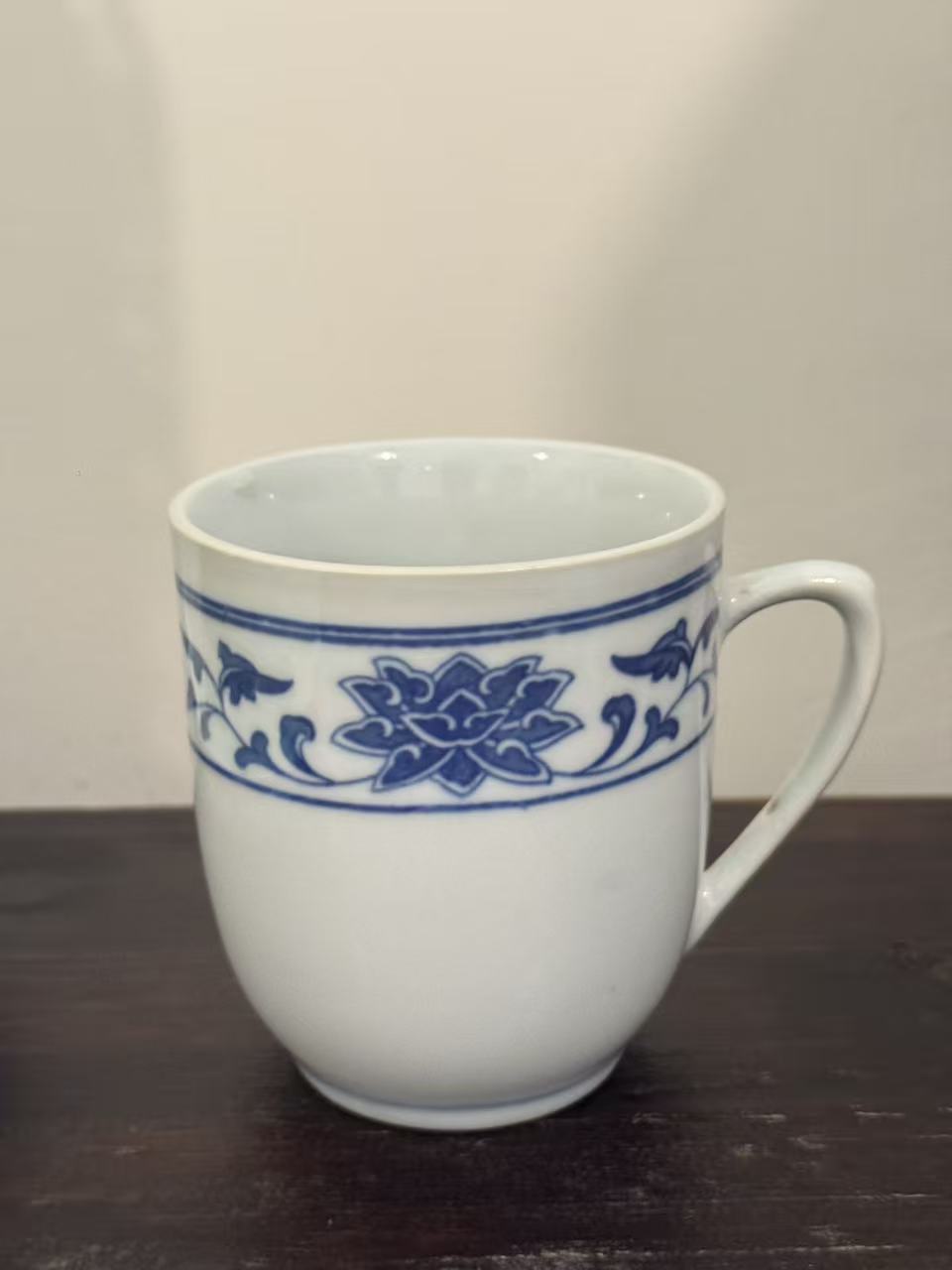 瓷杯身