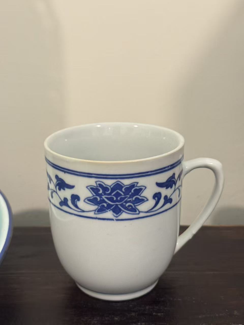 瓷杯身
