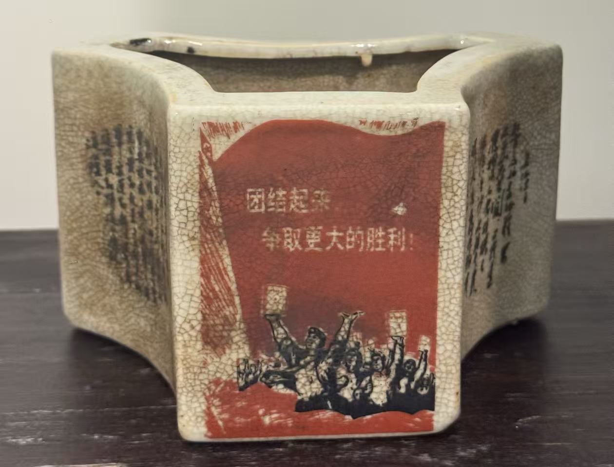毛主席头像瓷笔筒