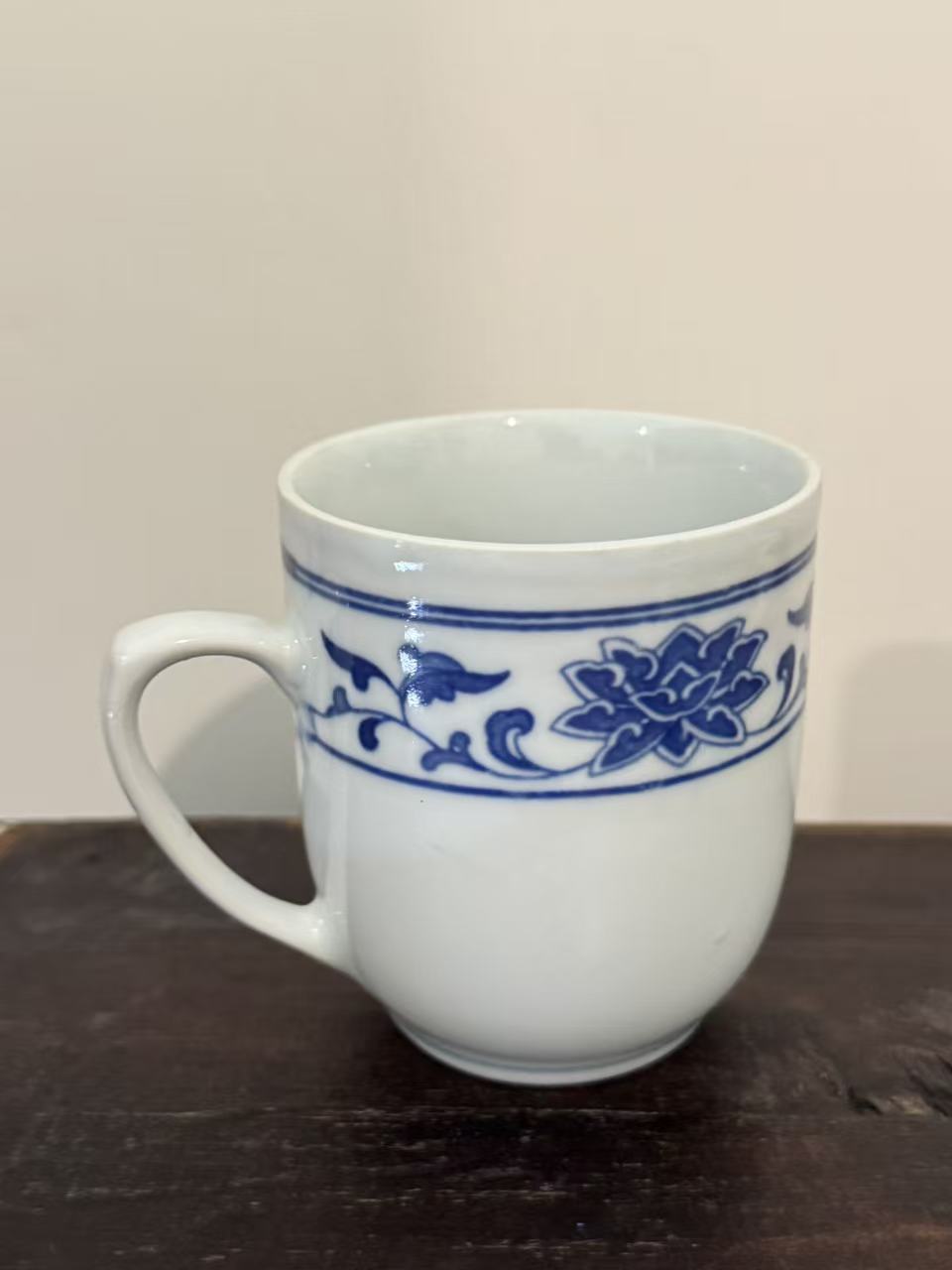 瓷杯身