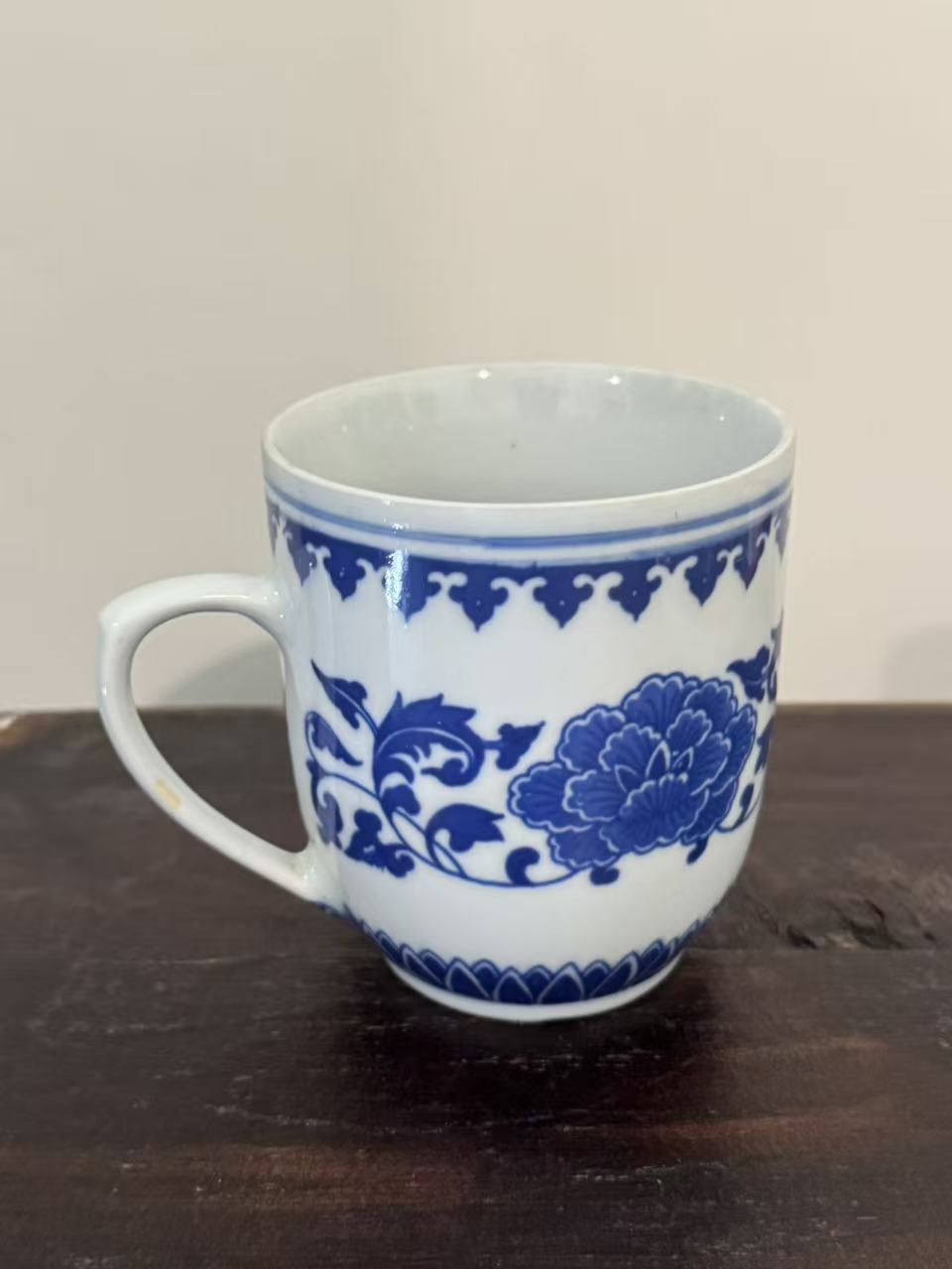 瓷杯身